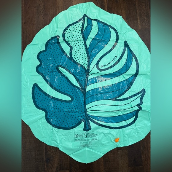 MINNIDIP La Vaca Inflatable Tropical Palm Leaf Sprinkler Splash Pad - Picture 3 of 6